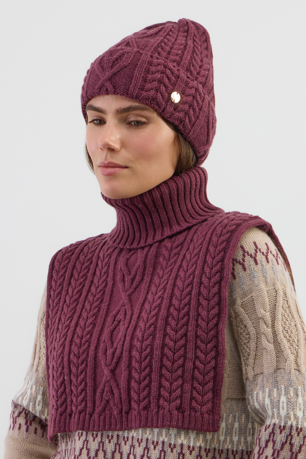 картинка Комлпект шапка и манишка от магазина Одежда+