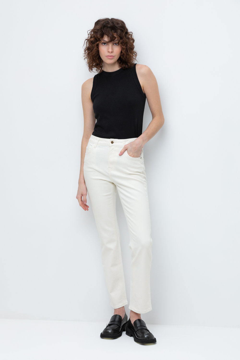 картинка брюки белый от магазина Одежда+