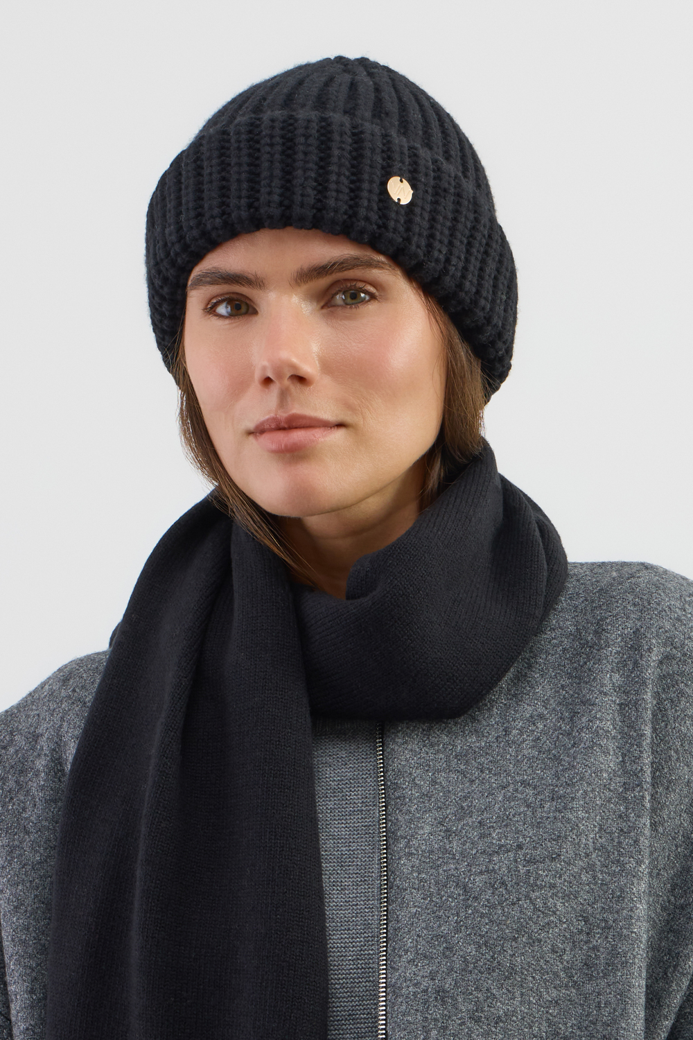 картинка Шапка вязаная с отворотом от магазина Одежда+