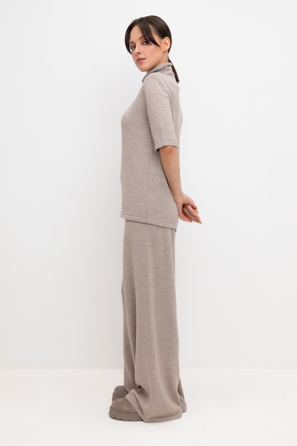 картинка Широкие брюки из итальянской шерсти от магазина Одежда+