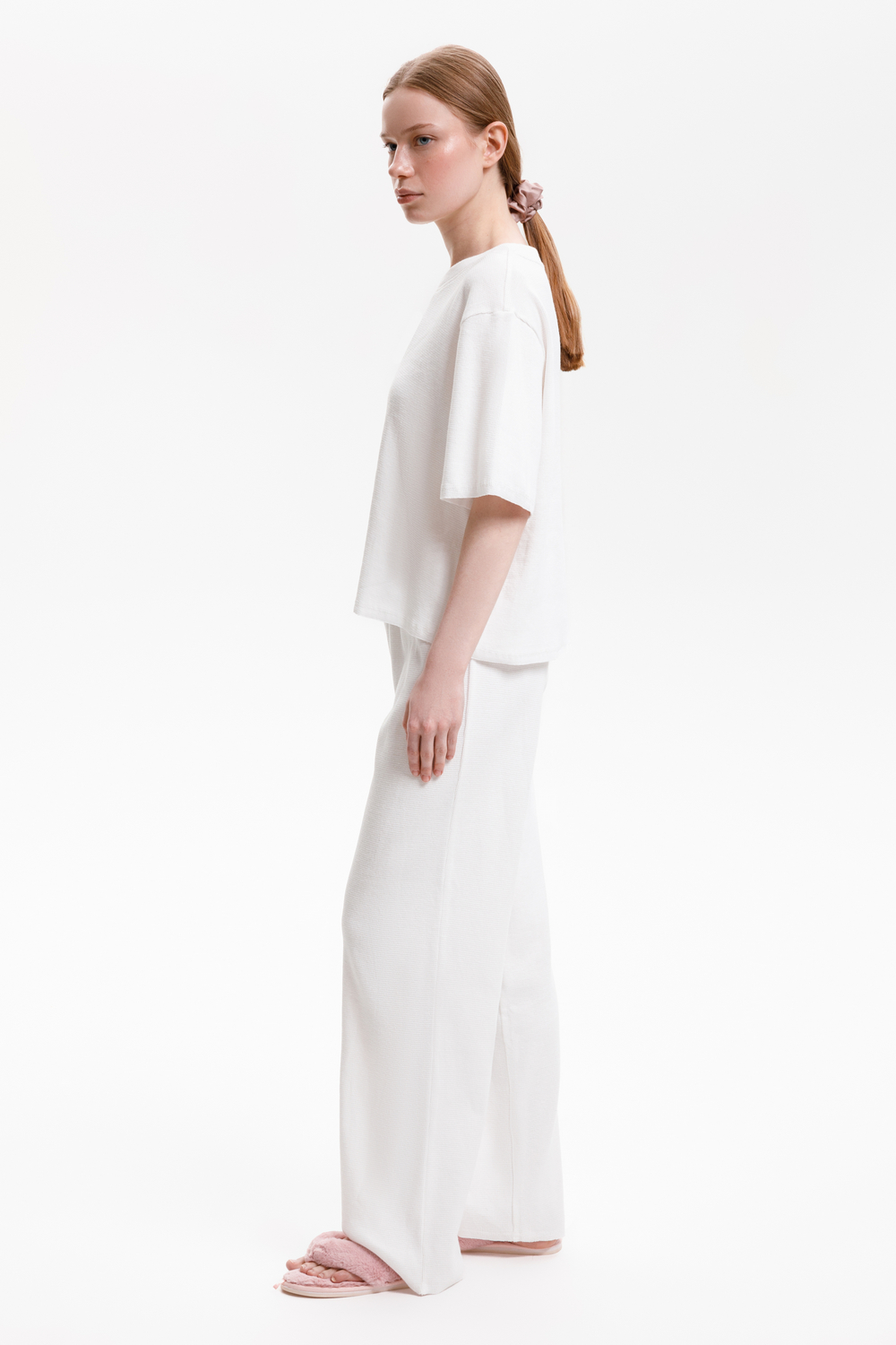 картинка Комлпект футболка и брюки из объемного трикотажа от магазина Одежда+