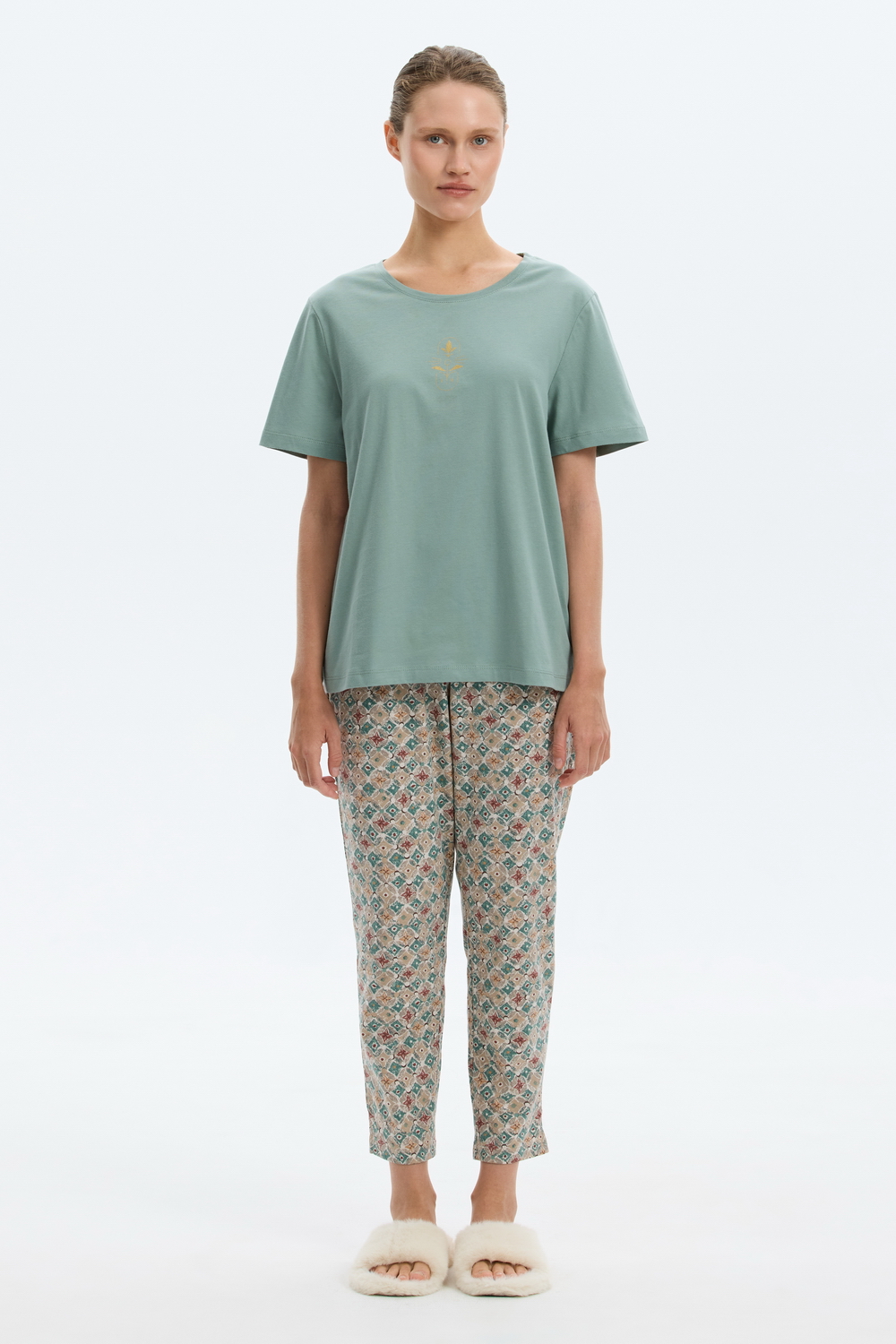 картинка Комплект футболка и брюки из гребенного хлопка от магазина Одежда+