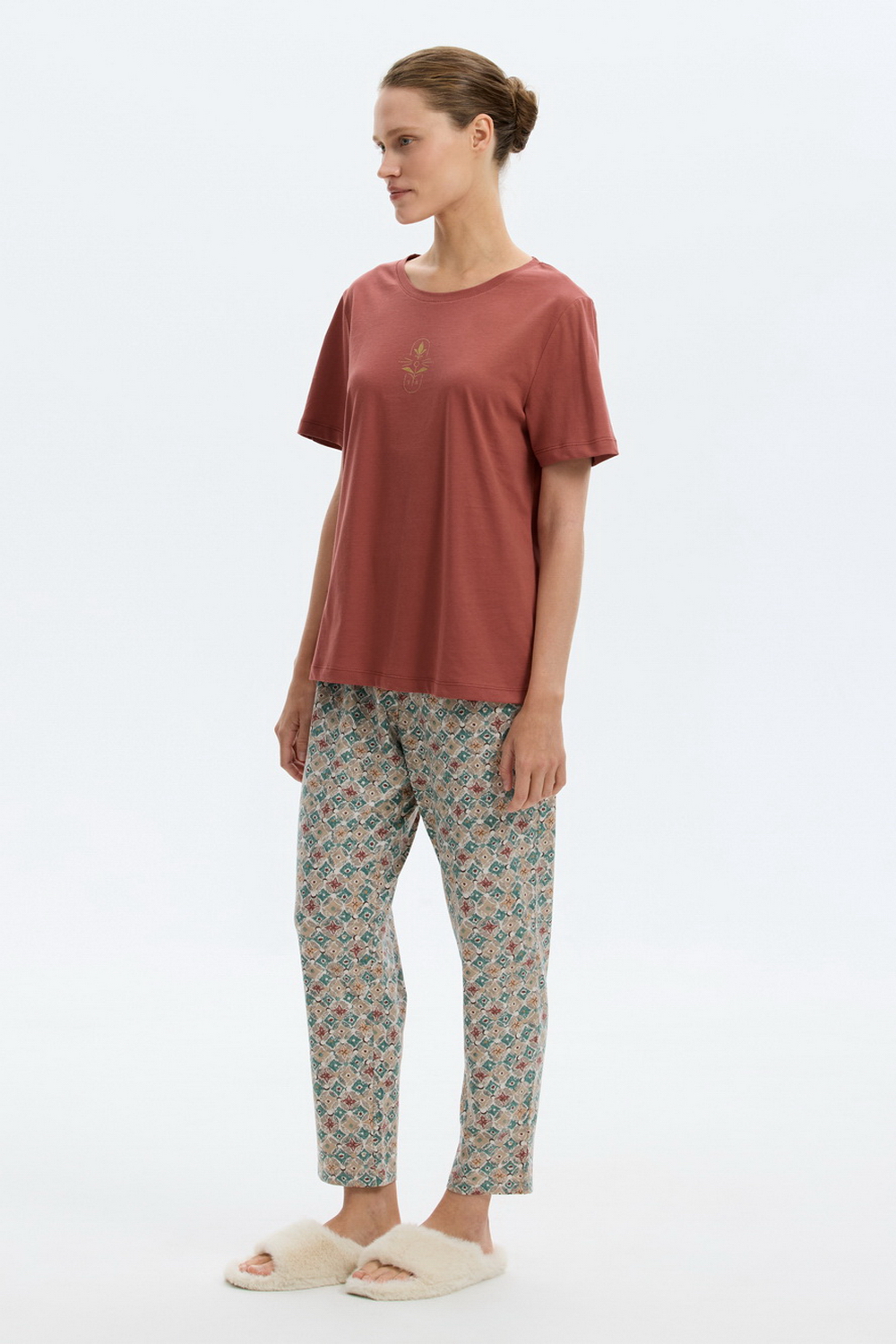 картинка Комплект футболка и брюки из гребенного хлопка от магазина Одежда+