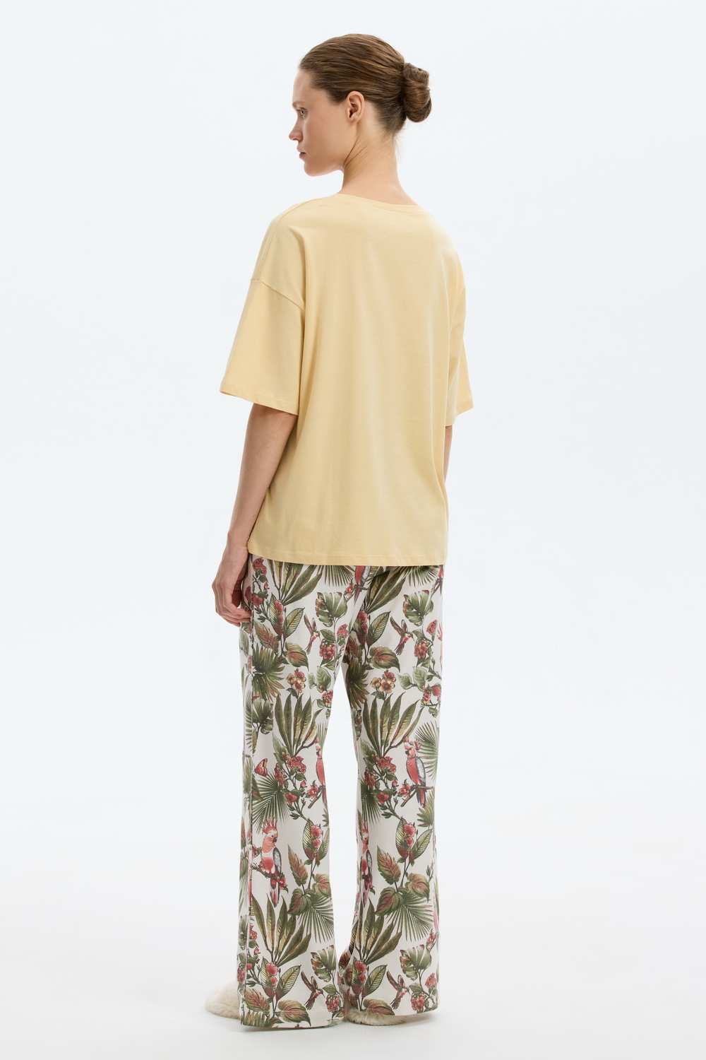 картинка Комплект футболка и брюки из гребенного хлопка от магазина Одежда+