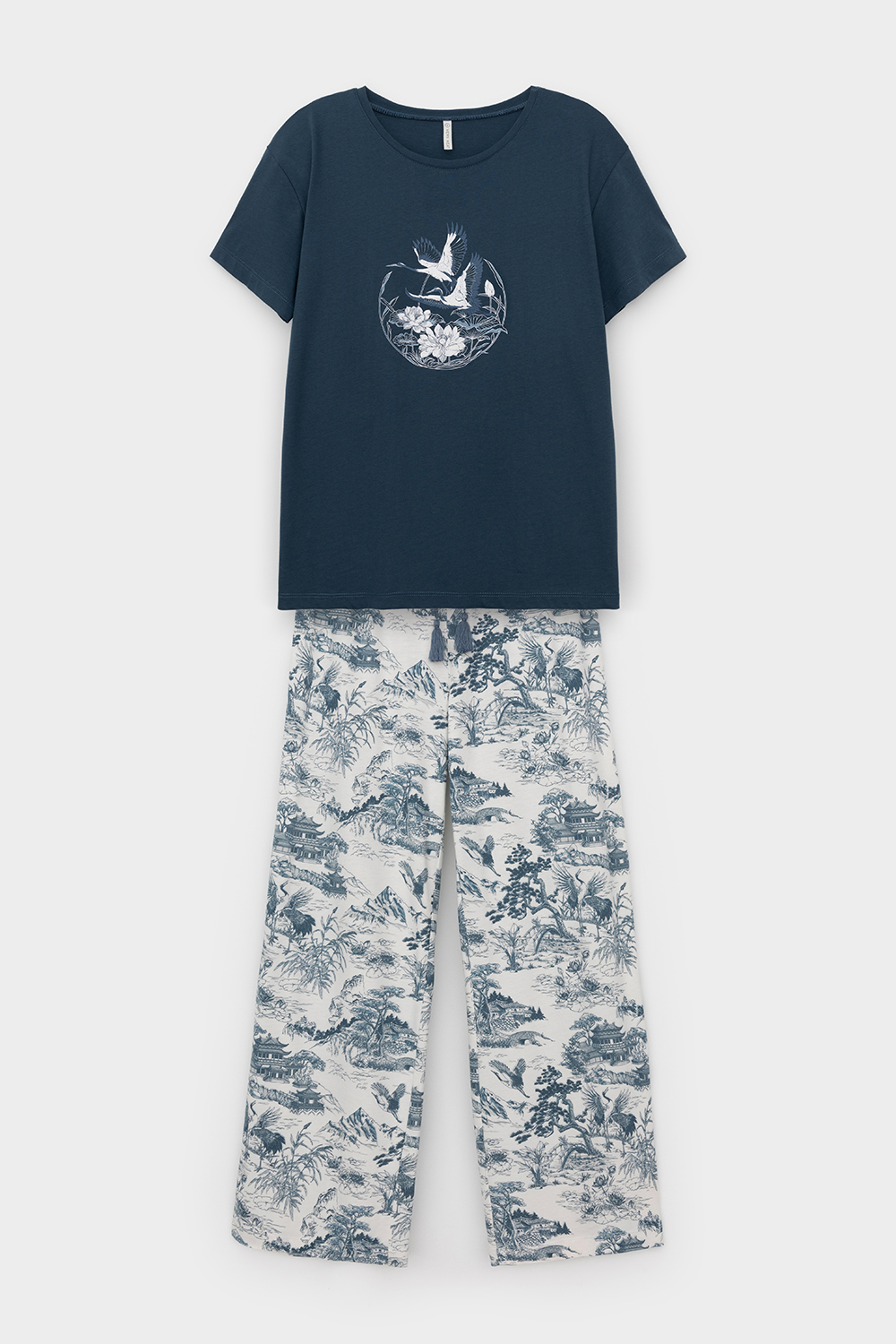 картинка Комплект футболка и брюки из хлопка с модалом от магазина Одежда+