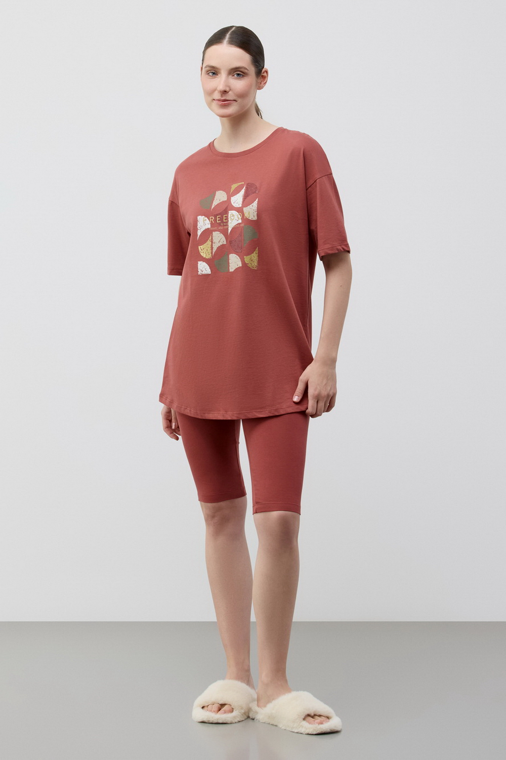 картинка Комплект удлиненная футболка и велосипедки из хлопка от магазина Одежда+