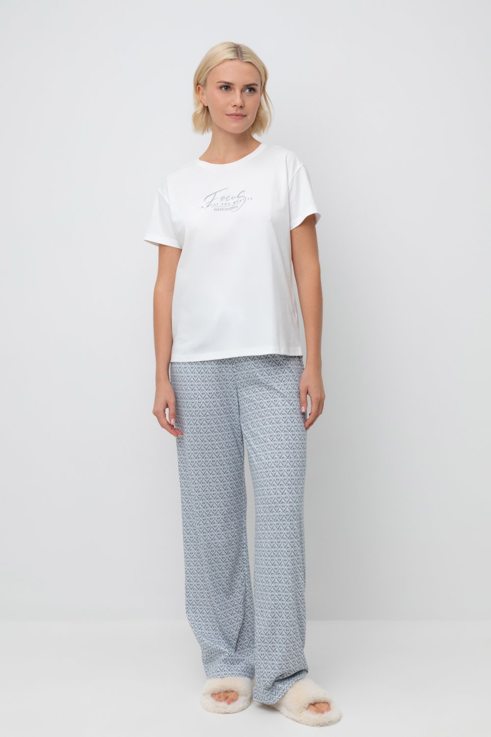 картинка Комплект футболка и брюки из хлопка с модалом от магазина Одежда+