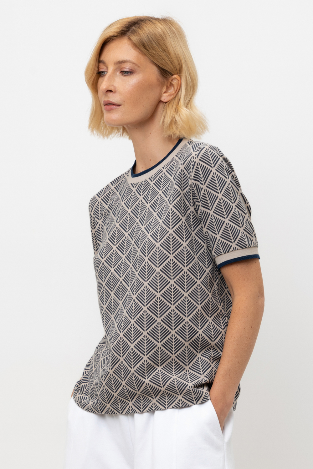 картинка Футболка с контрастными деталями от магазина Одежда+