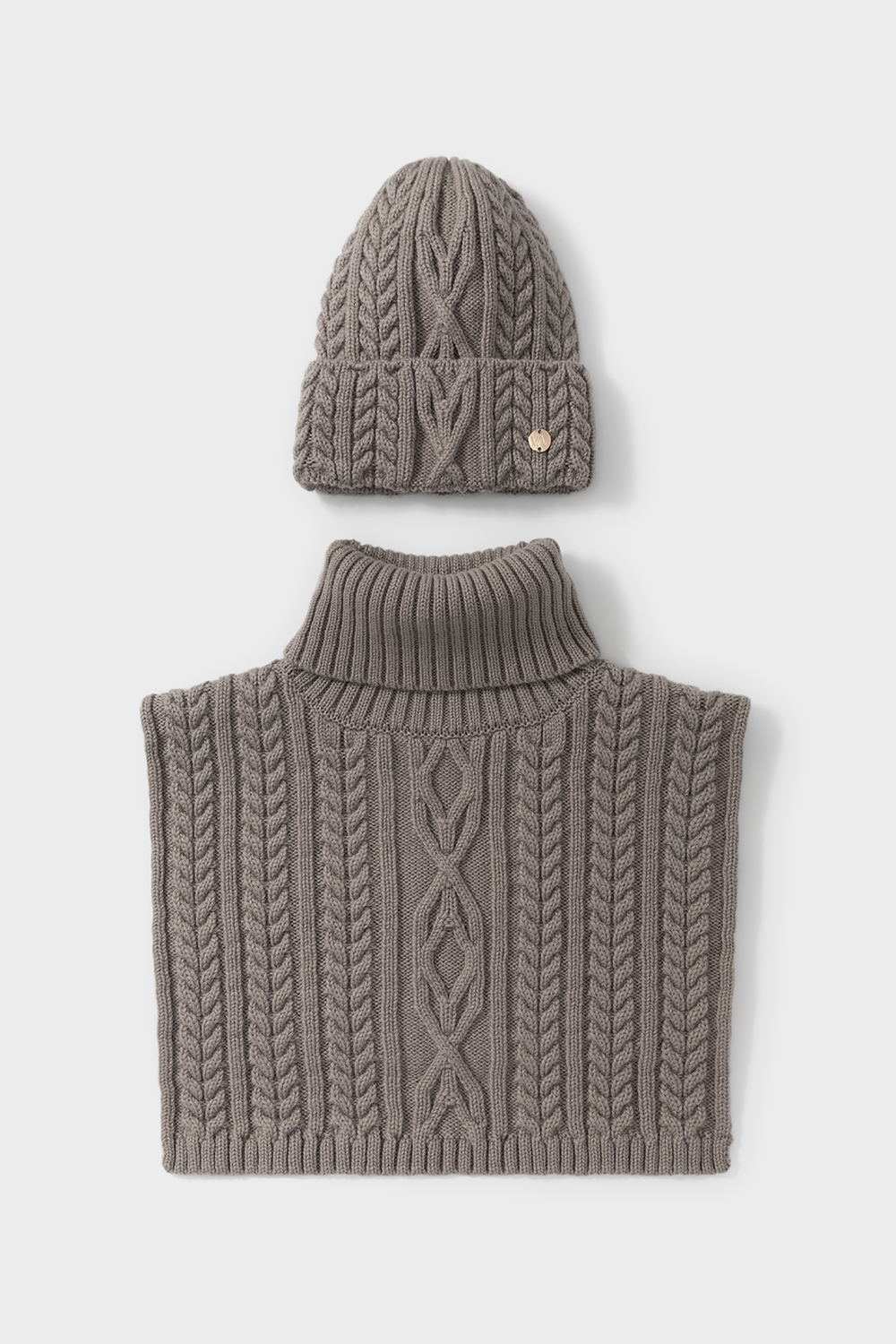 картинка Комлпект шапка и манишка от магазина Одежда+