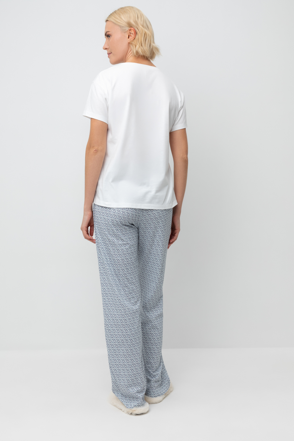 картинка Комплект футболка и брюки из хлопка с модалом от магазина Одежда+