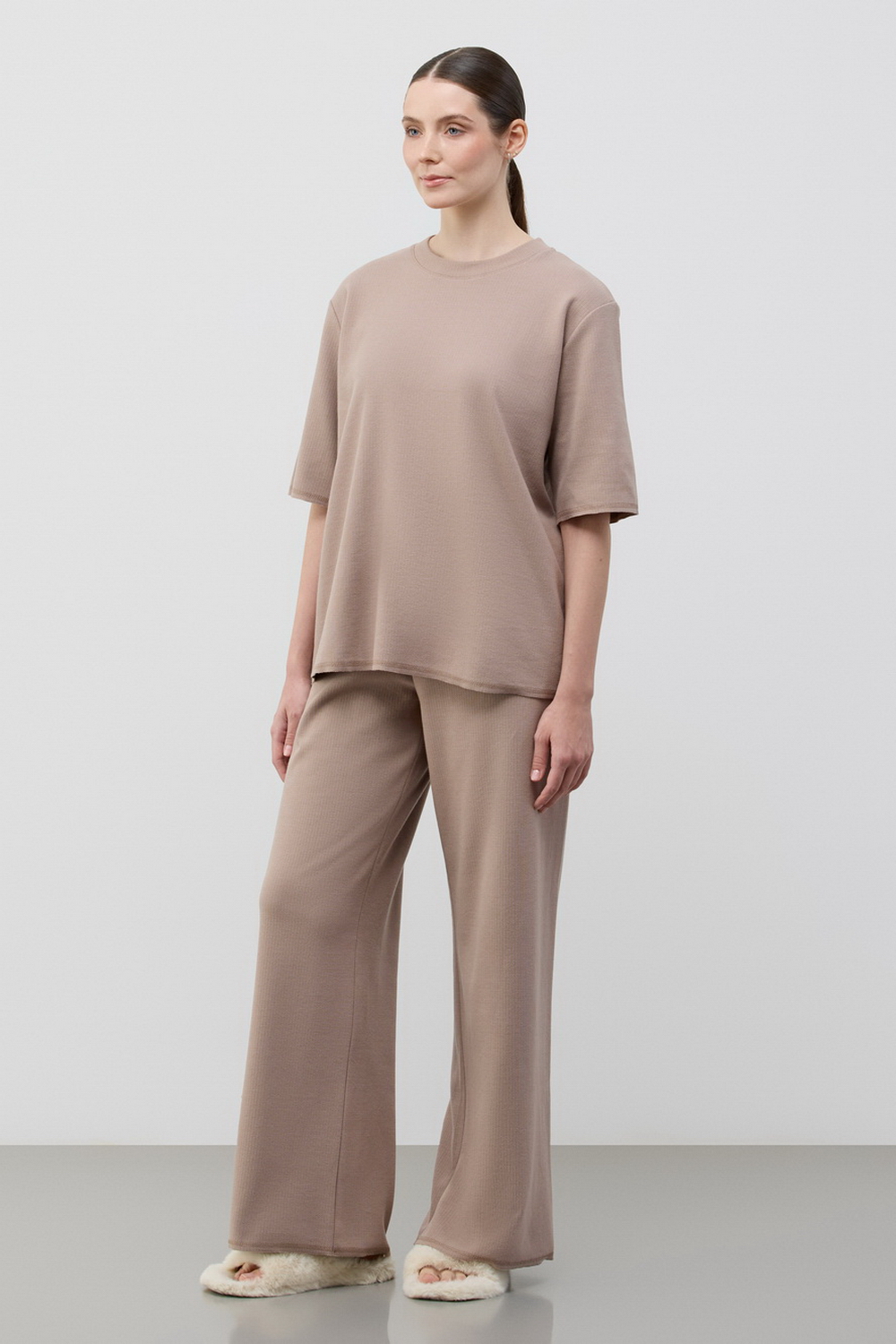 картинка Комплект футболка и брюки из вафельного хлопка от магазина Одежда+