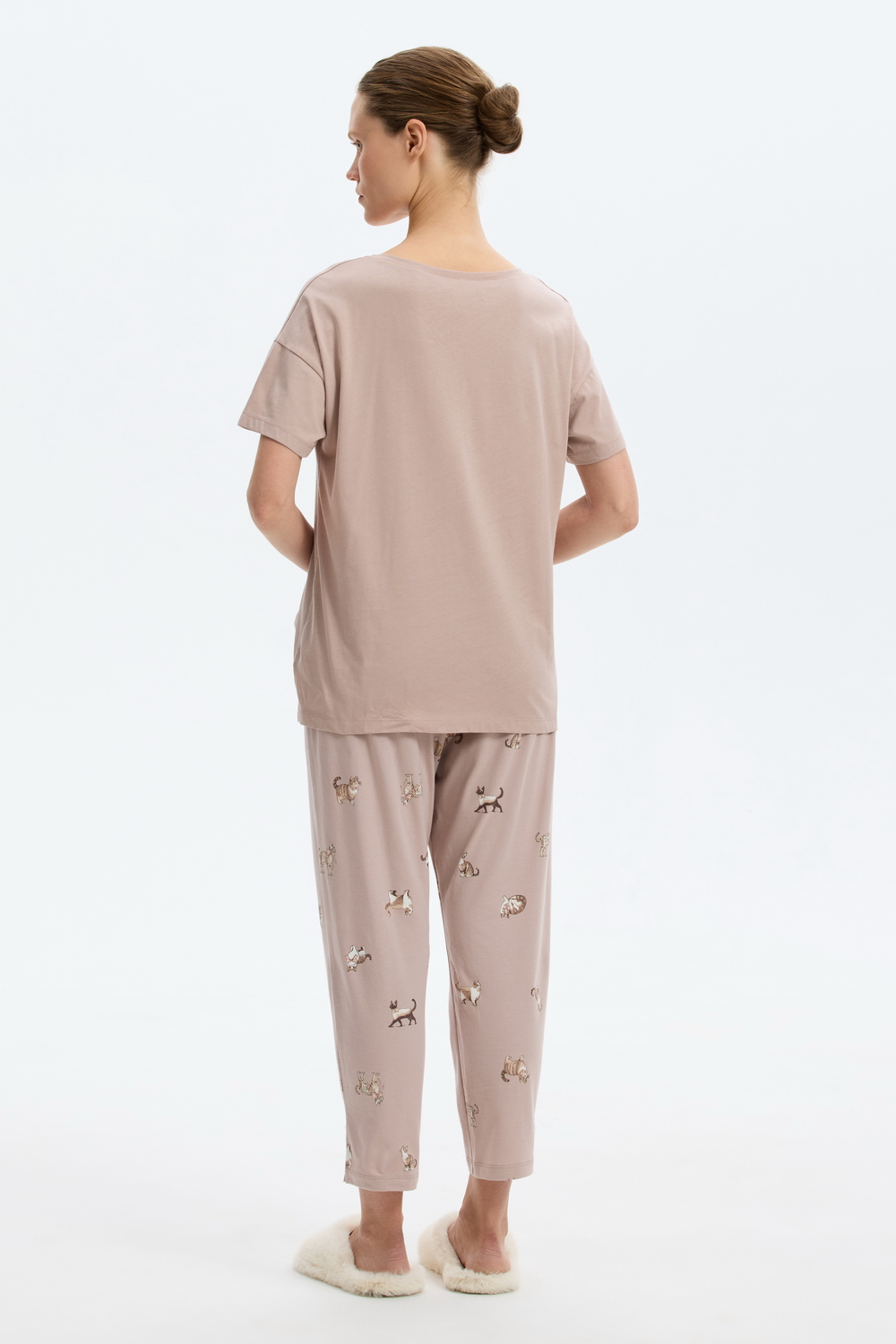 картинка Комплект футболка и брюки из гребенного хлопка от магазина Одежда+