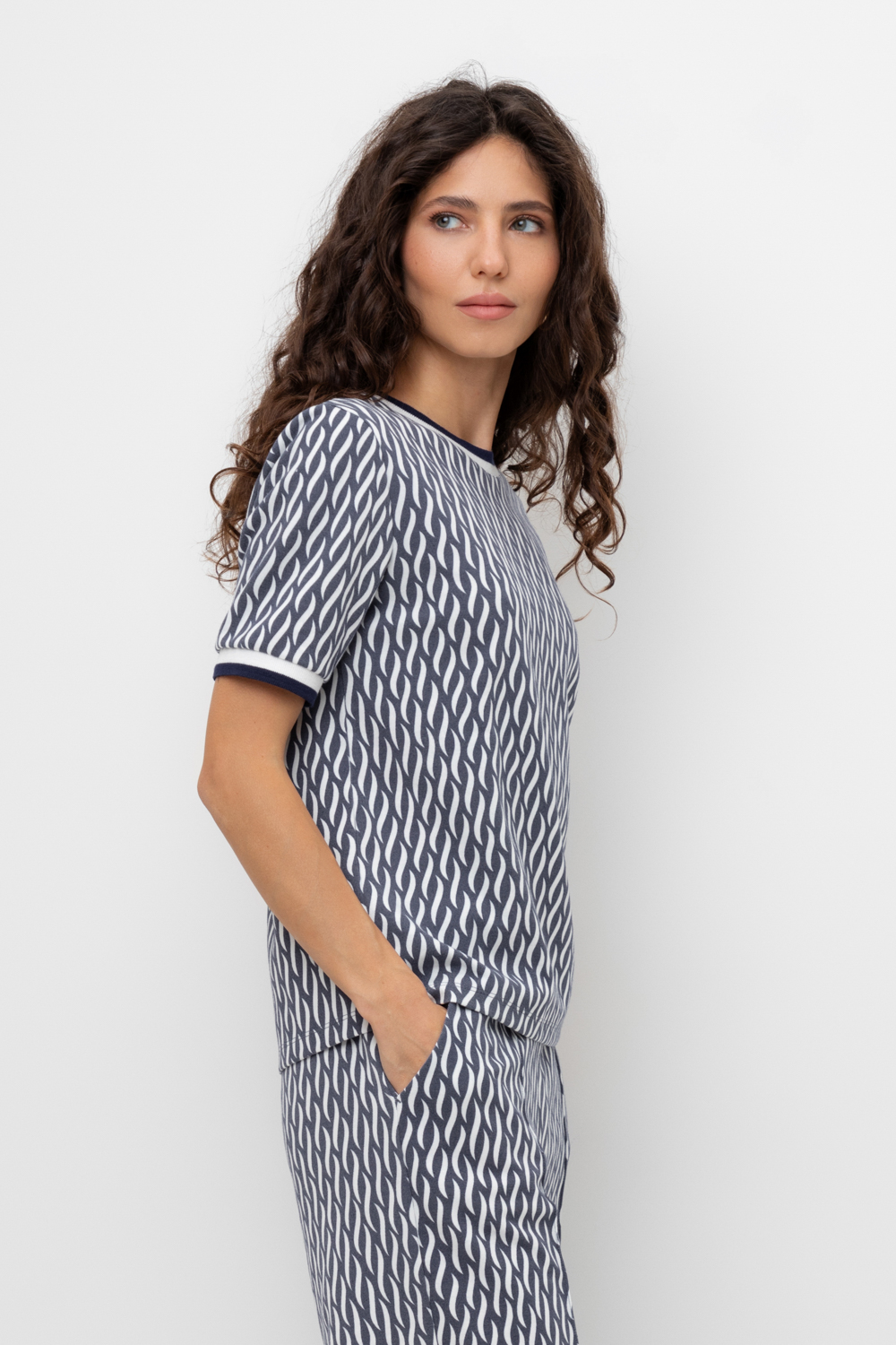 картинка Футболка с контрастными деталями от магазина Одежда+