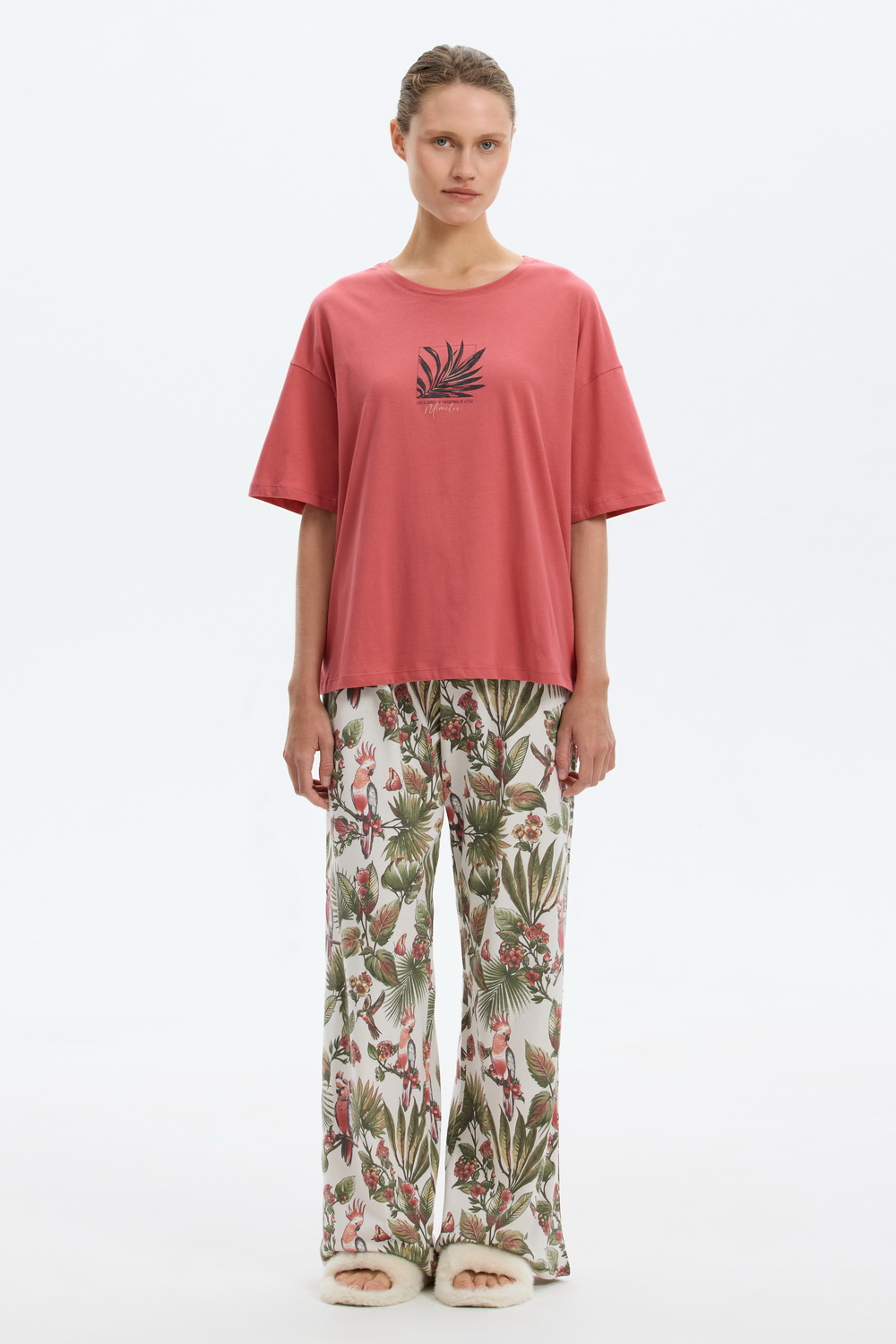 картинка Комплект футболка и брюки из гребенного хлопка от магазина Одежда+