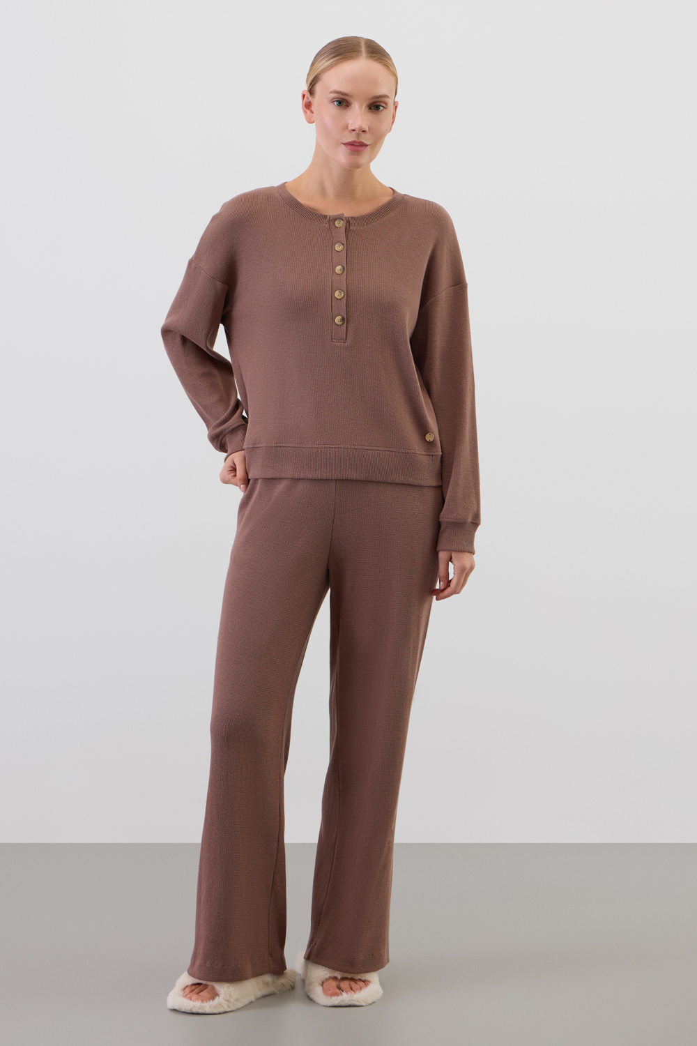 картинка Комлпект джемпер и брюки из объемного трикотажа от магазина Одежда+