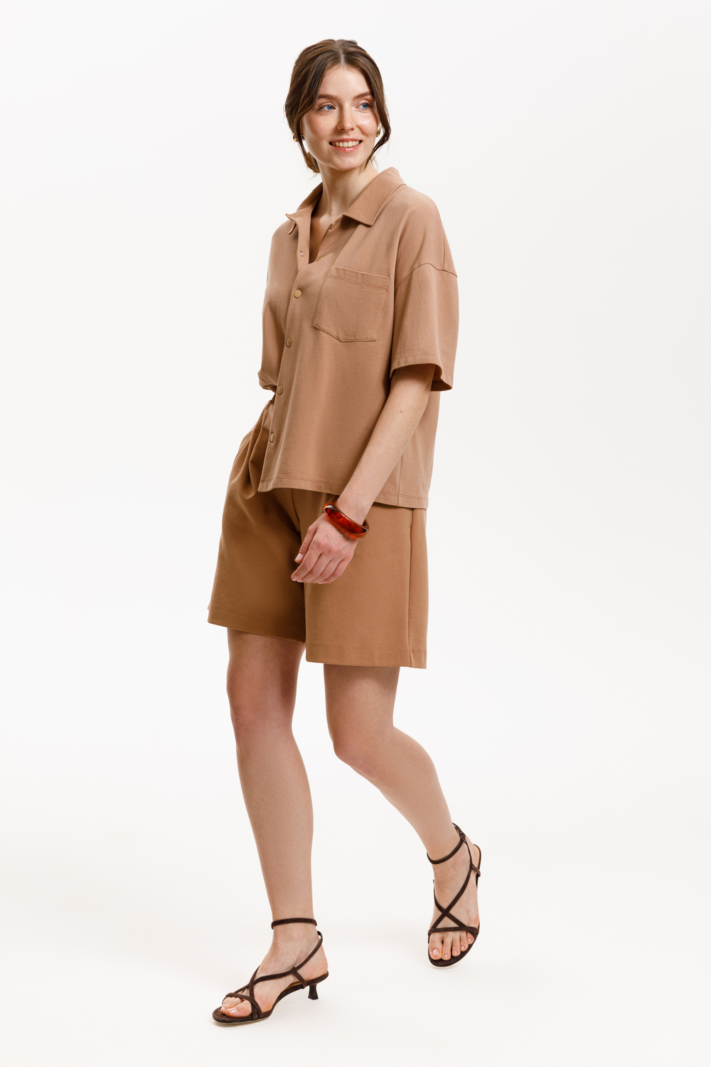 картинка Шорты с защипами и широким трикотажным поясом от магазина Одежда+