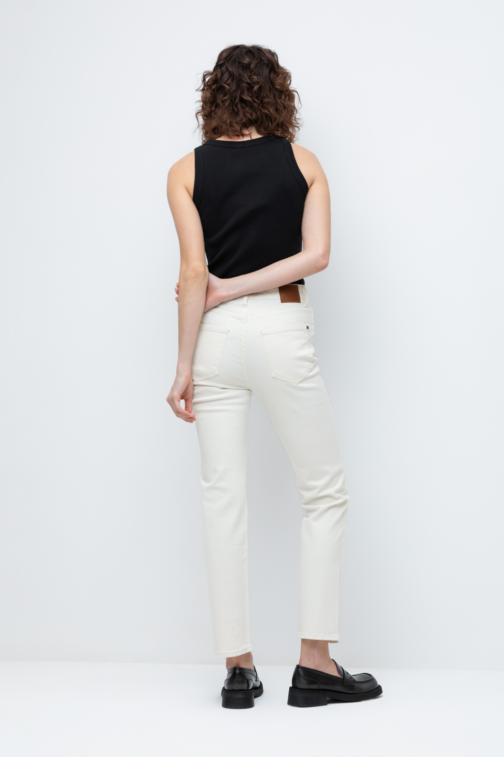 картинка брюки белый от магазина Одежда+