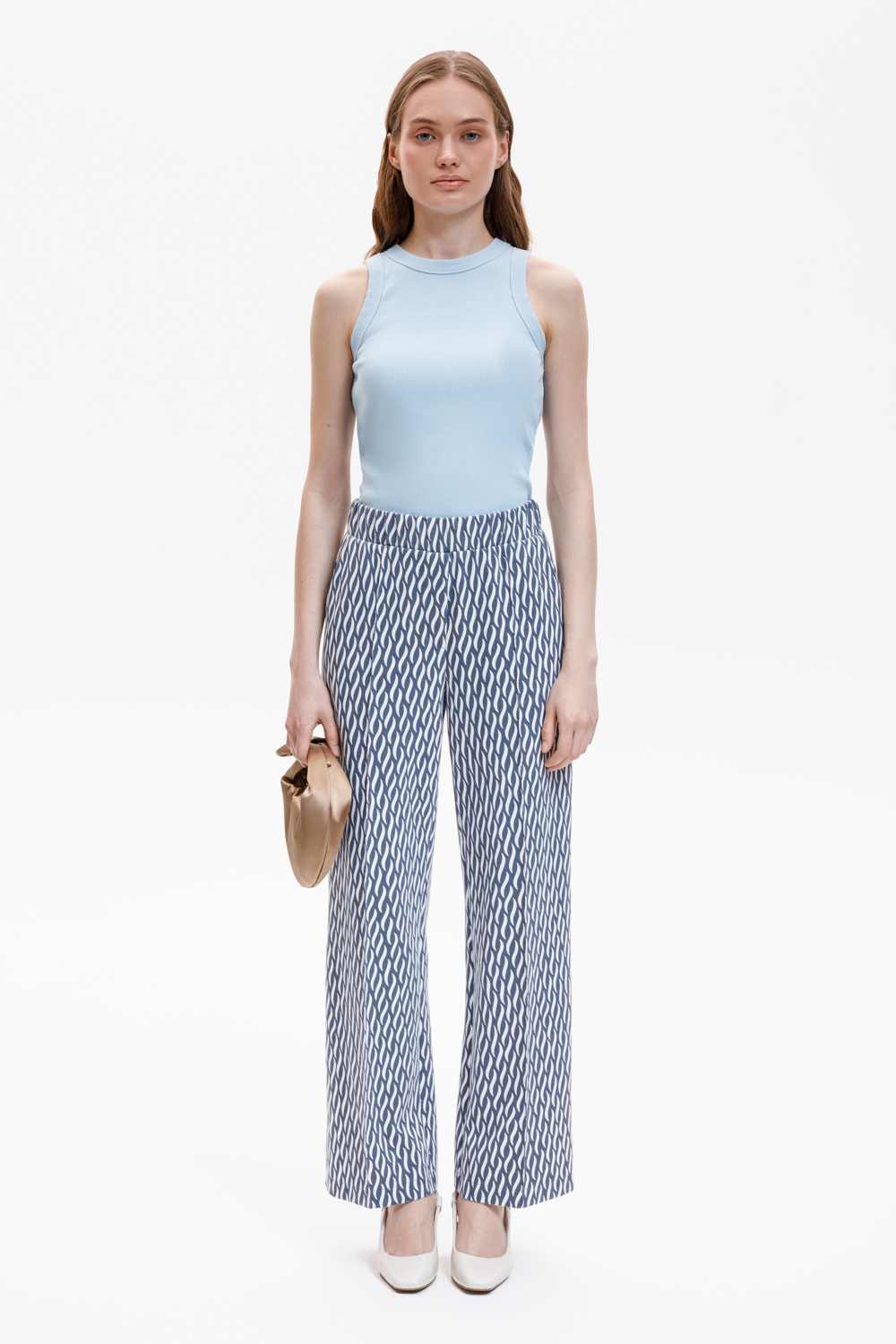 картинка Брюки со стрелками от магазина Одежда+