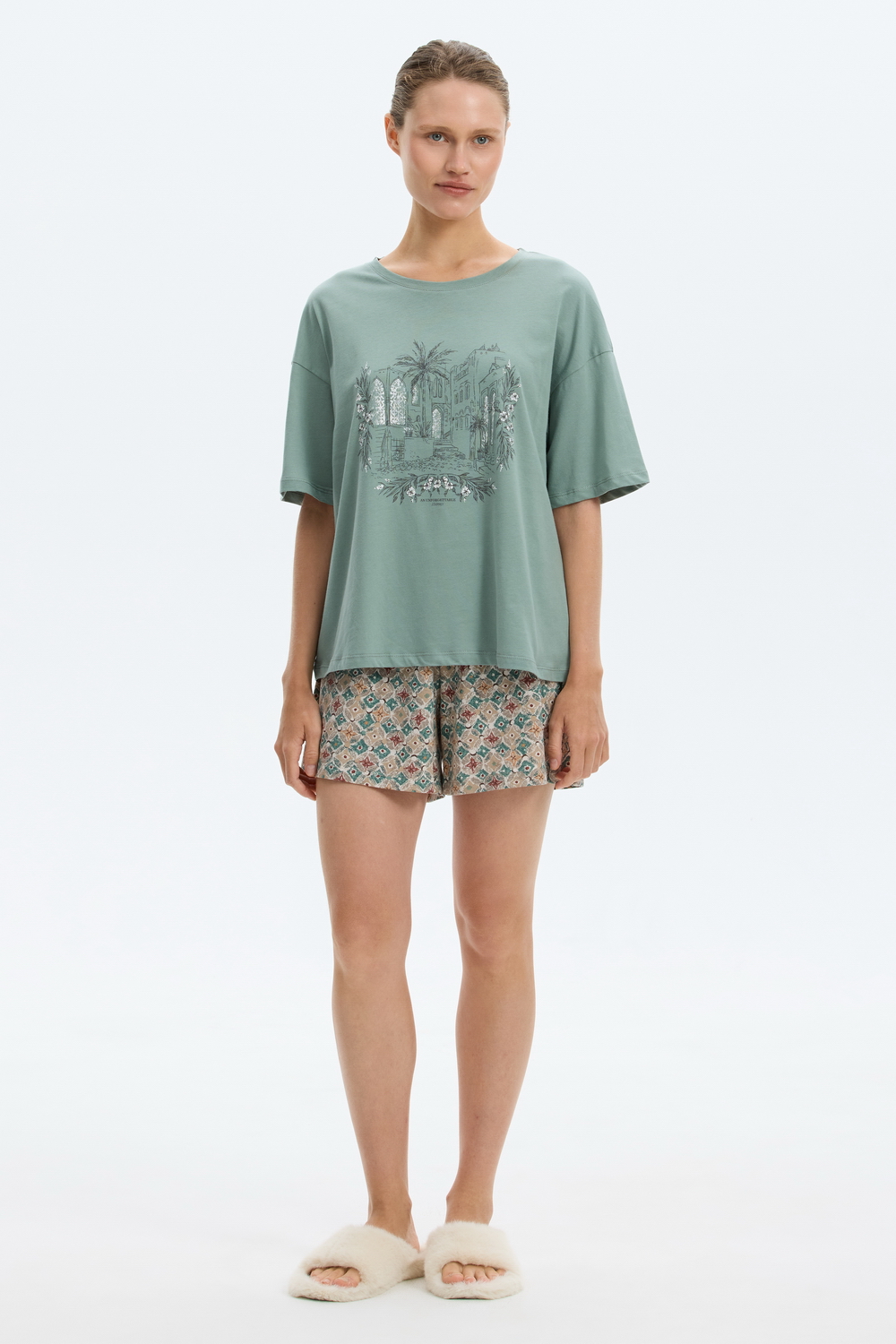 картинка Комплект с футболкой и шортами  из 100% хлопка от магазина Одежда+