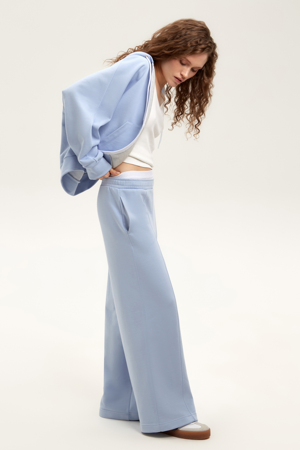 картинка Брюки со стрелками из мягкого двухцветного футера от магазина Одежда+