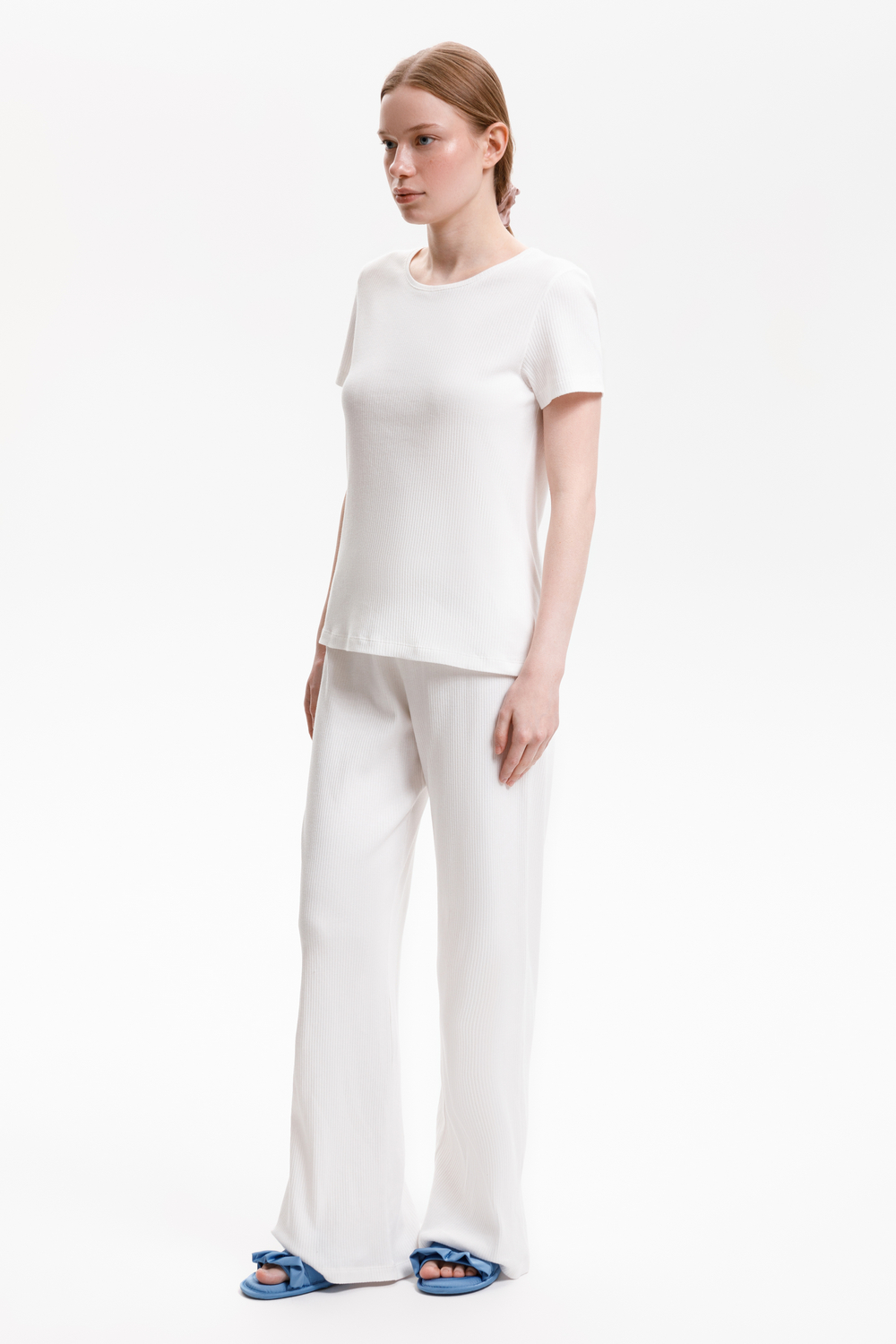 картинка Комплект футболка и брюки из эластичного полотна в рубчик от магазина Одежда+