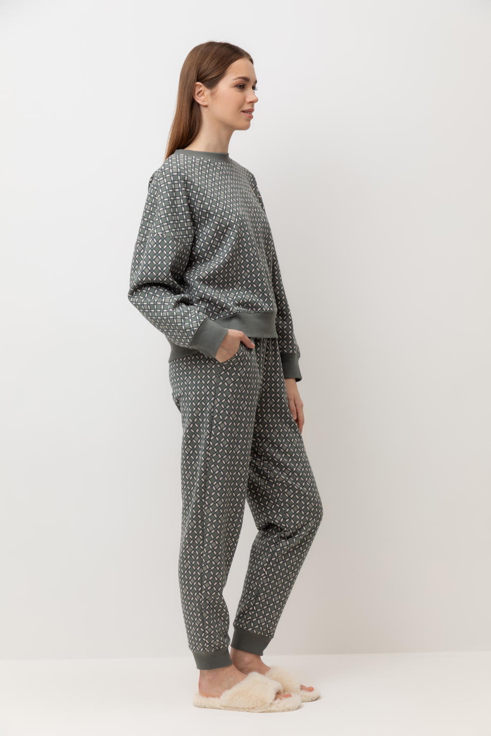 картинка Комплект толстовка и брюки из футера от магазина Одежда+