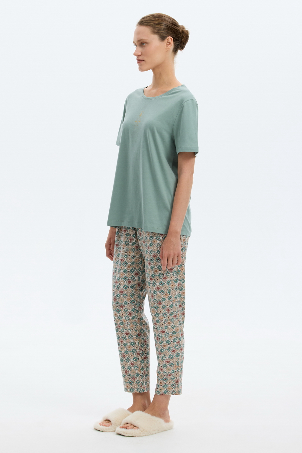 картинка Комплект футболка и брюки из гребенного хлопка от магазина Одежда+