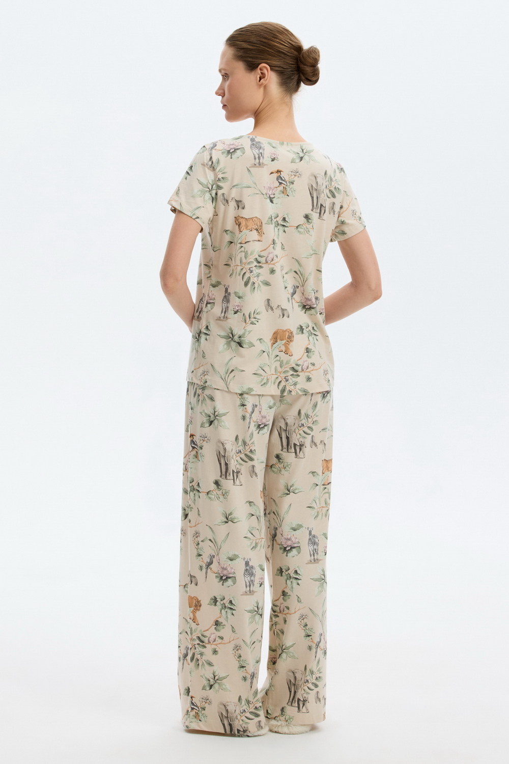 картинка Комплект футболка и брюки из гребенного хлопка от магазина Одежда+