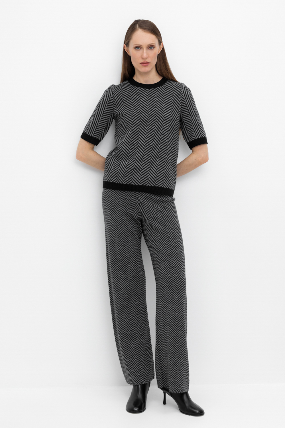 картинка Прямые брюки из смесовой шерсти от магазина Одежда+