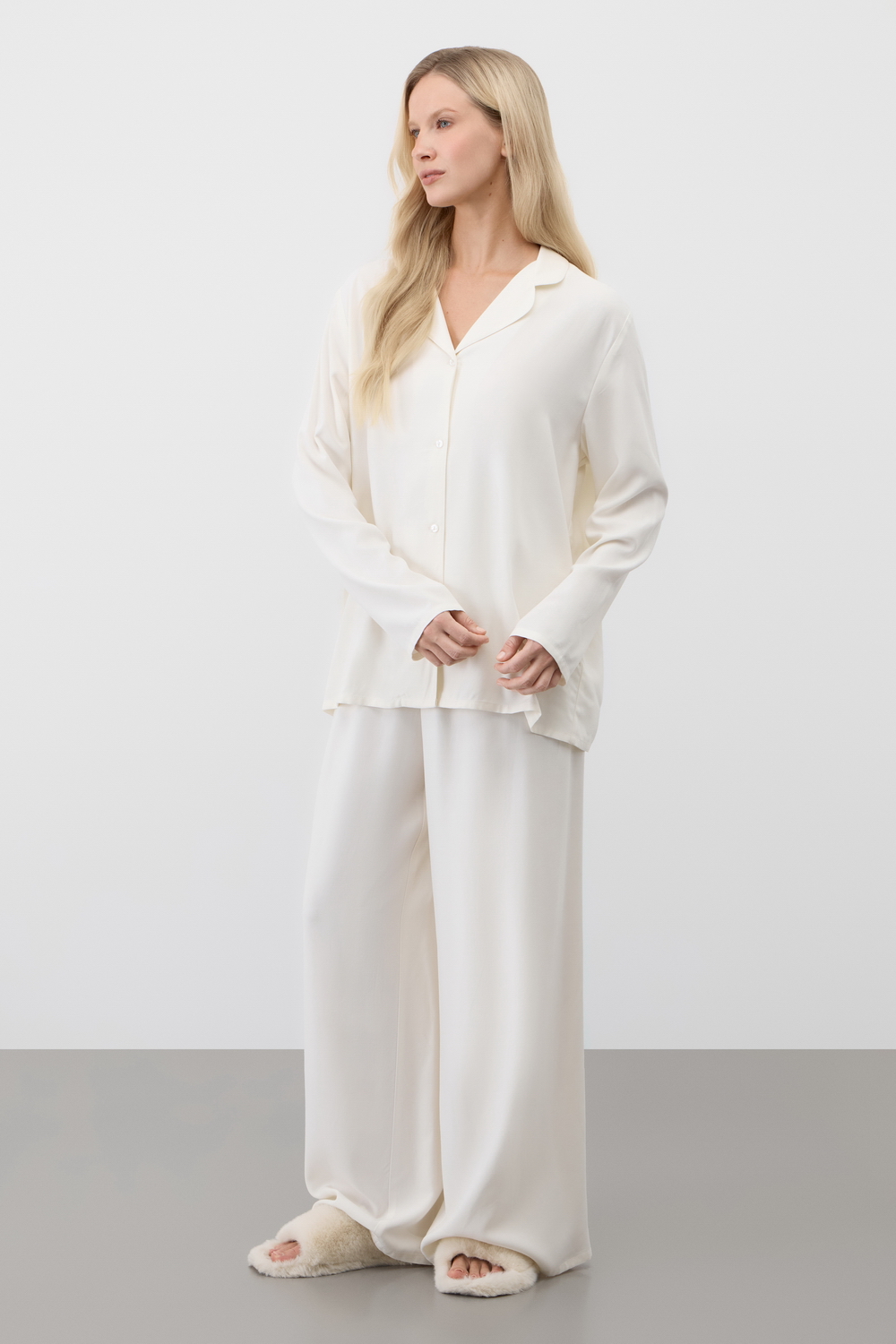 картинка Комплект рубашка и брюки из вискозы от магазина Одежда+