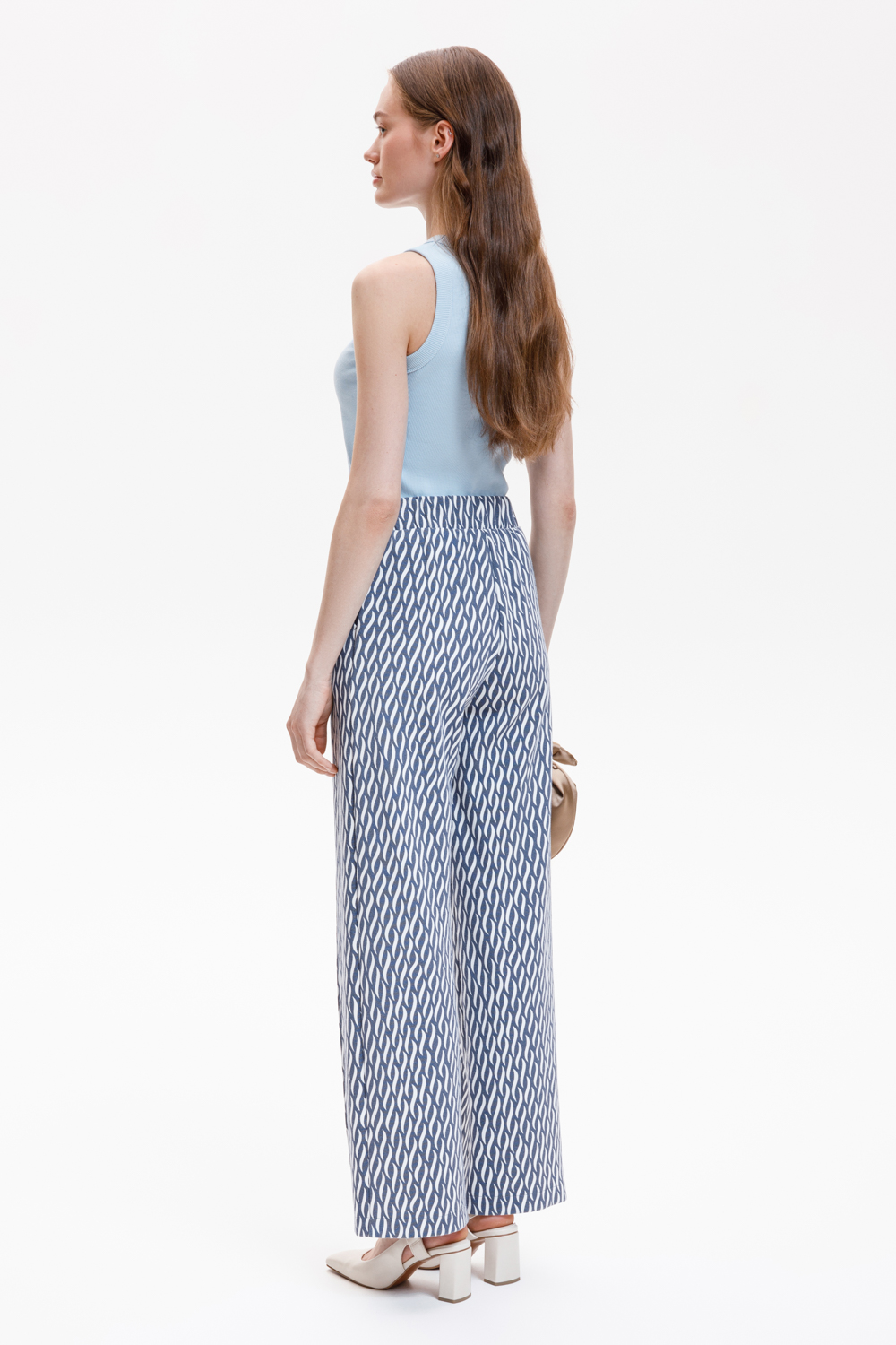 картинка Брюки со стрелками от магазина Одежда+