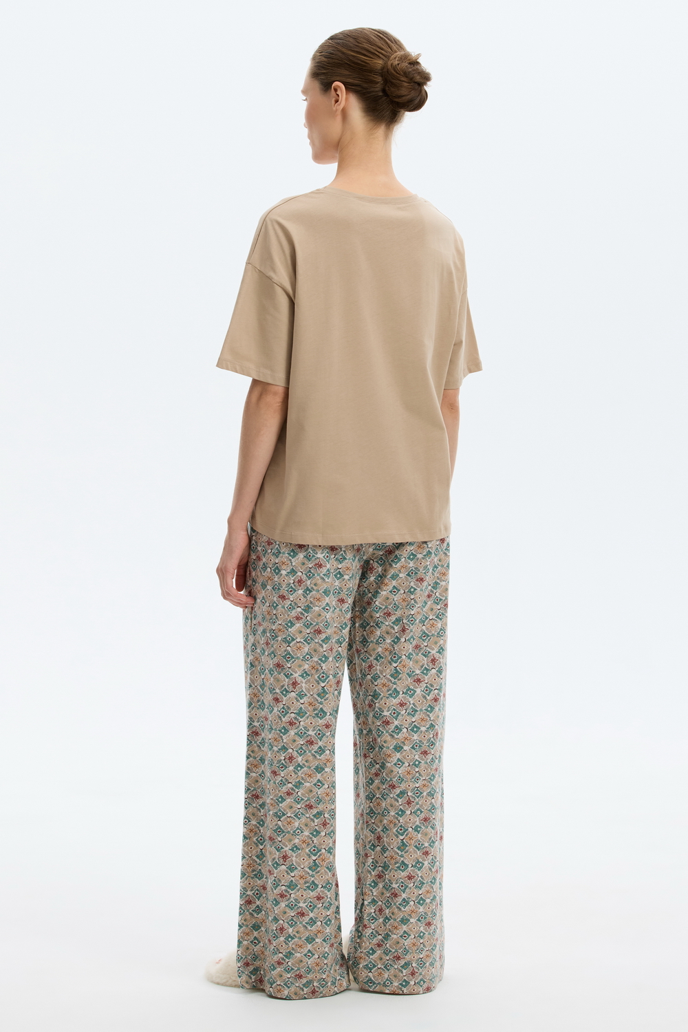 картинка Комплект футболка и брюки из гребенного хлопка от магазина Одежда+