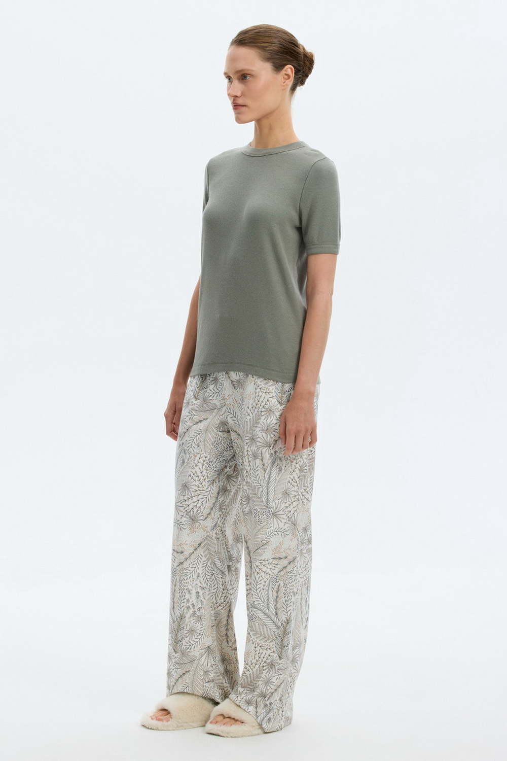 картинка Комплект футболка и брюки из хлопка от магазина Одежда+