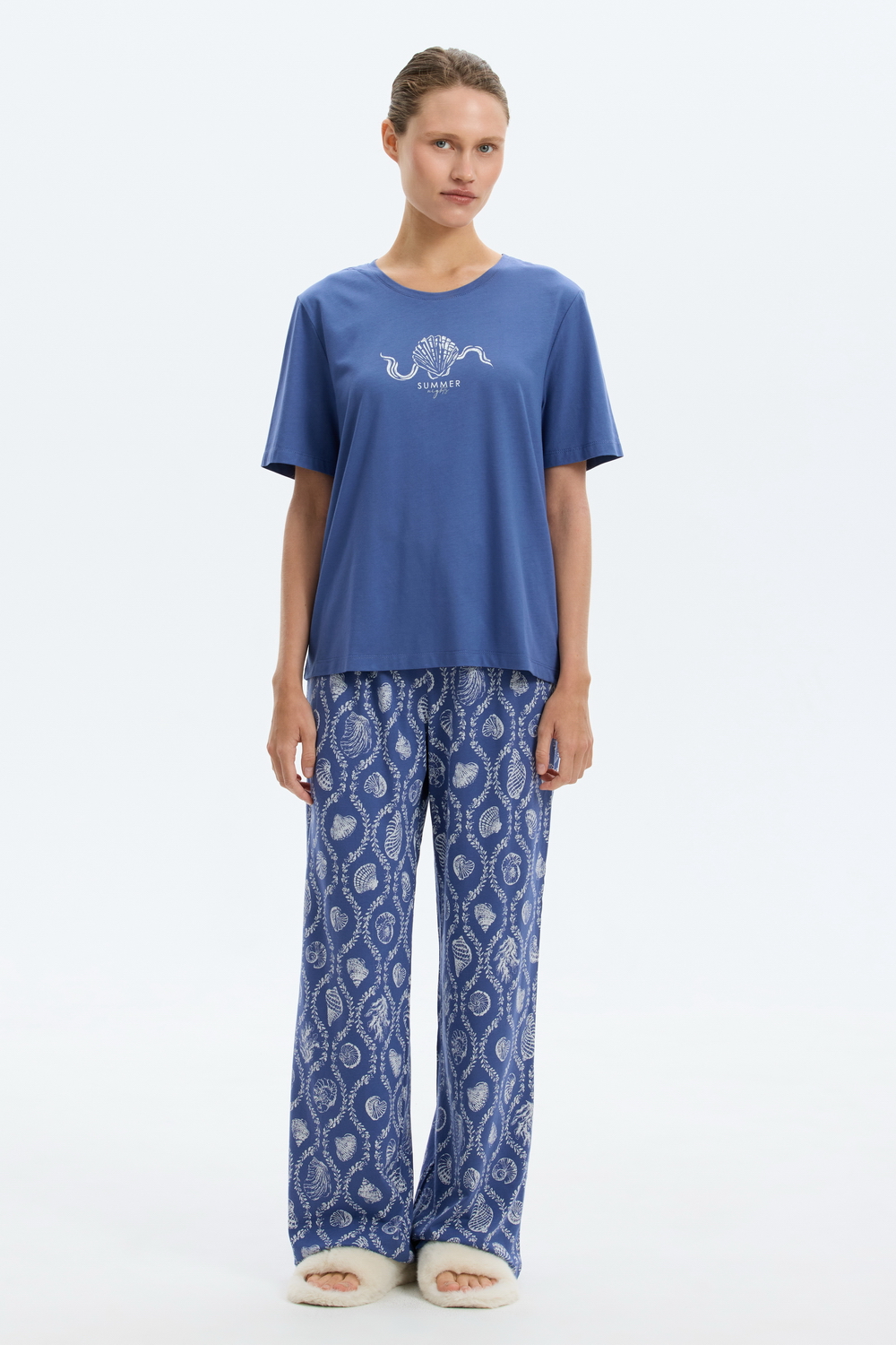 картинка Комплект футболка и брюки из хлопка с модалом от магазина Одежда+