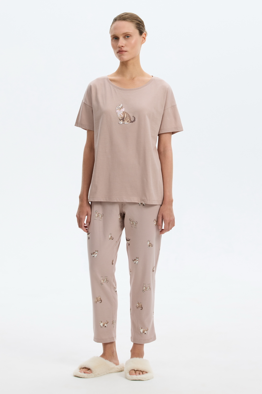 картинка Комплект футболка и брюки из гребенного хлопка от магазина Одежда+