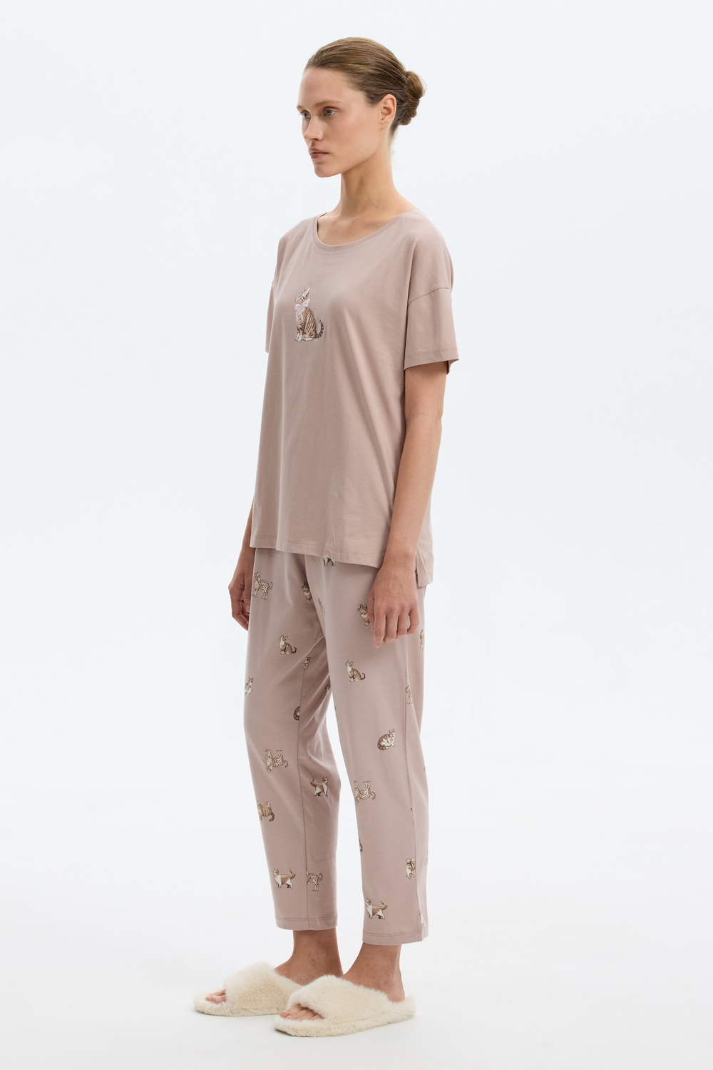 картинка Комплект футболка и брюки из гребенного хлопка от магазина Одежда+