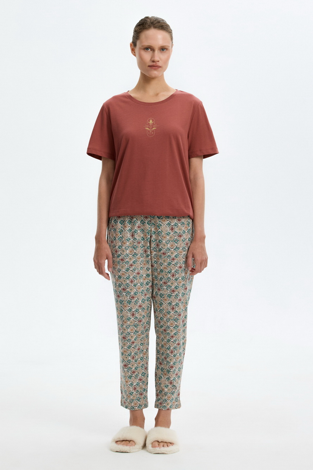 картинка Комплект футболка и брюки из гребенного хлопка от магазина Одежда+