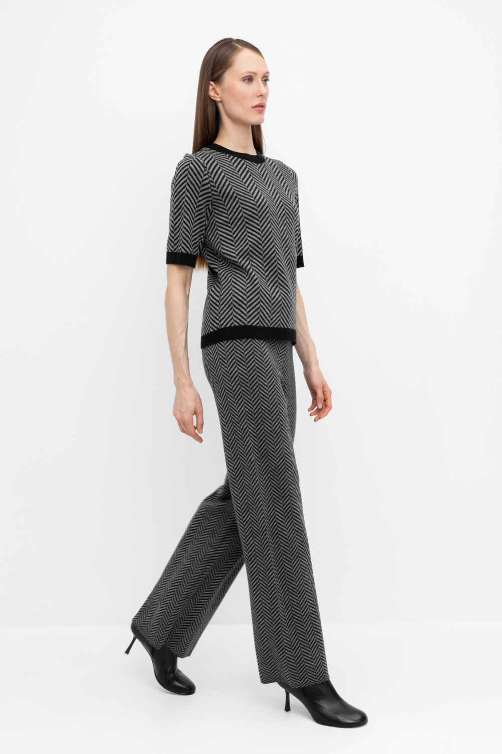 картинка Прямые брюки из смесовой шерсти от магазина Одежда+