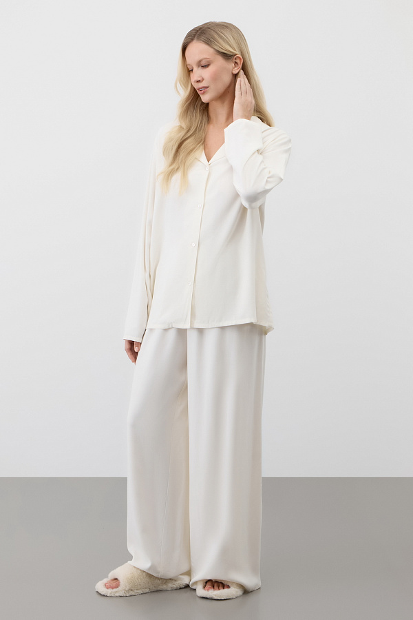 картинка Комплект рубашка и брюки из вискозы от магазина Одежда+