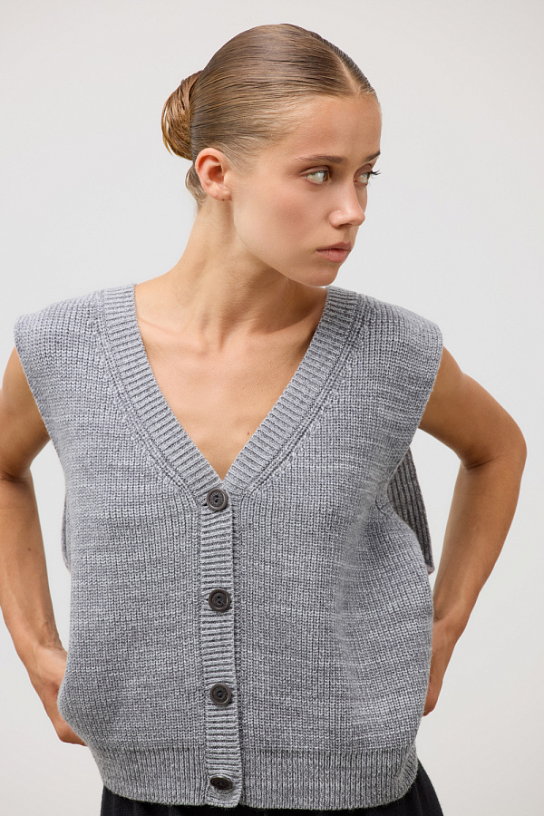 картинка Жилет от магазина Одежда+