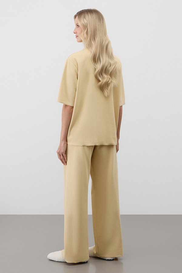 картинка Комплект футболка и брюки из вафельного хлопка от магазина Одежда+