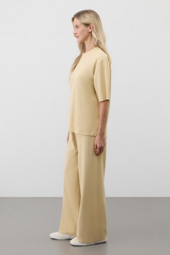 картинка Комплект футболка и брюки из вафельного хлопка от магазина Одежда+