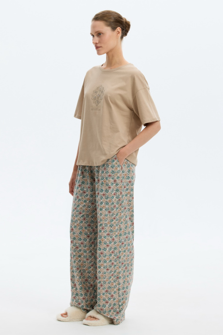 картинка Комплект футболка и брюки из гребенного хлопка от магазина Одежда+