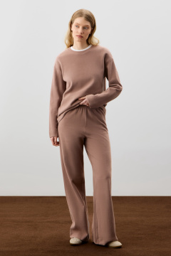 картинка Комплект джемпер и брюки с пич эффектом от магазина Одежда+