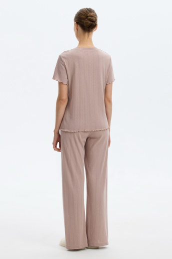 картинка Комплект футболка и брюки из ажурного хлопка от магазина Одежда+