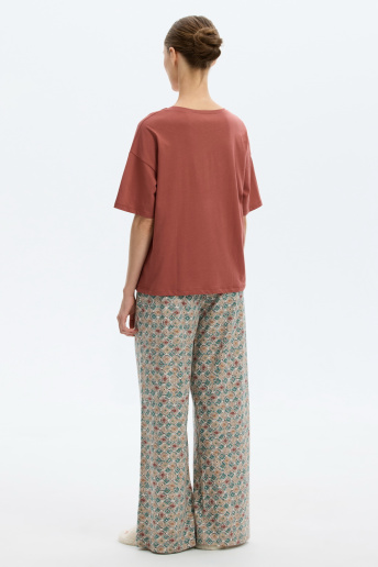 картинка Комплект футболка и брюки из гребенного хлопка от магазина Одежда+