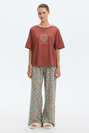 картинка Комплект футболка и брюки из гребенного хлопка от магазина Одежда+